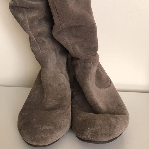 Gianni Bini taupe tall boot 8M - Picture 2 of 6
